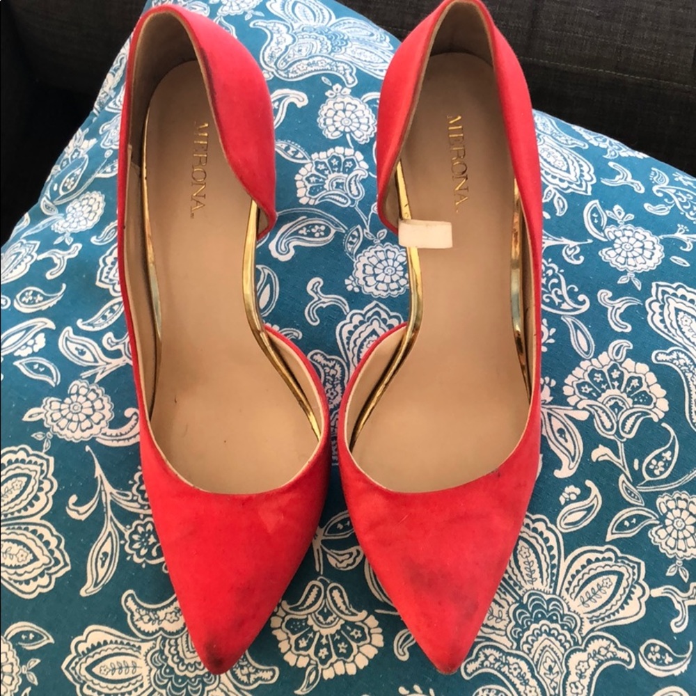 Statement scalloped coral heels